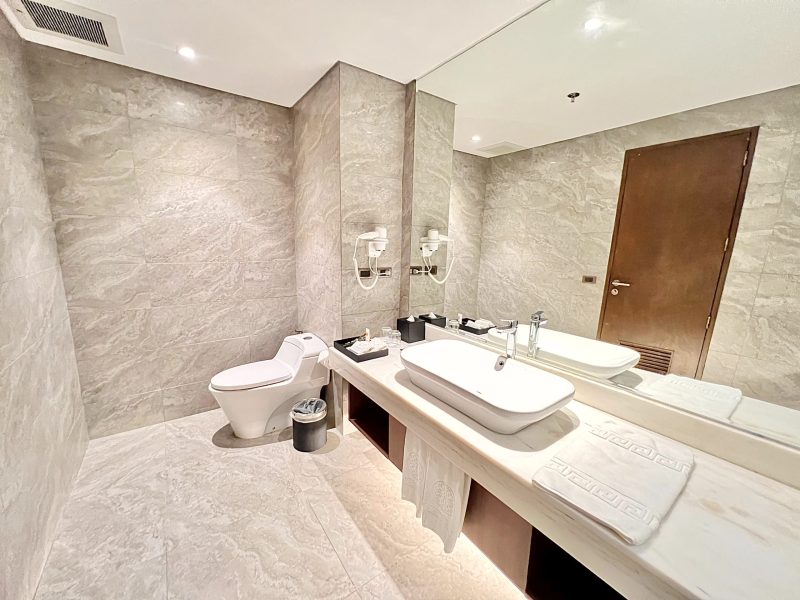 Room 901 - Executive Premier Room King (14)