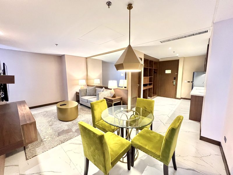 Room 908 - Executive One Bedroom Suite Queen (1)