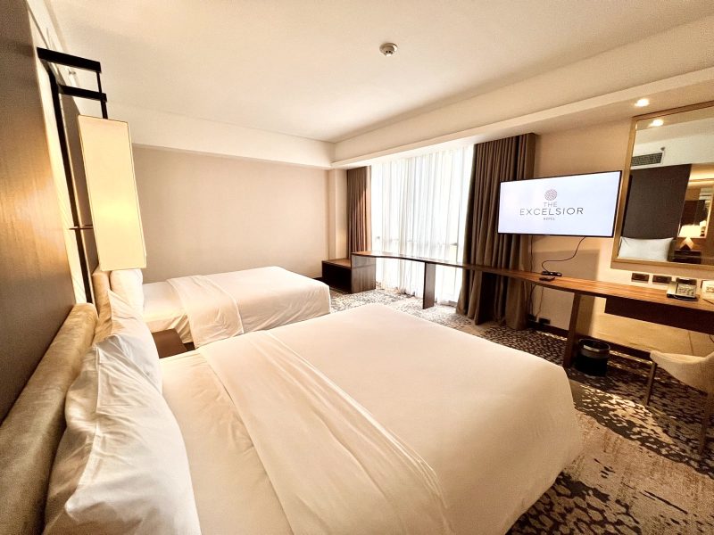 Room 908 - Executive One Bedroom Suite Queen (10)