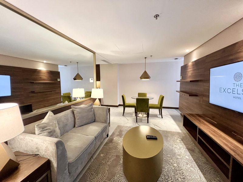 Room 908 - Executive One Bedroom Suite Queen (3)