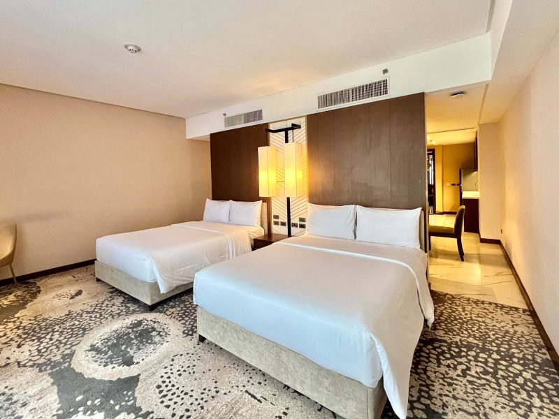 Room 908 - One Bedroom Suite Queen (4)